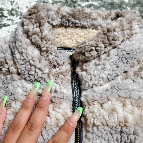 Cabin Fever by Ramatex Sherpa Pullover - Picture 3 of 8